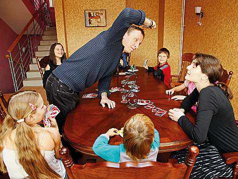 «Дочерям будет трудно найти личное счастье: они подспудно станут искать кого-то похожего на папу. Но я исключение среди таких же гоблинов, как я».