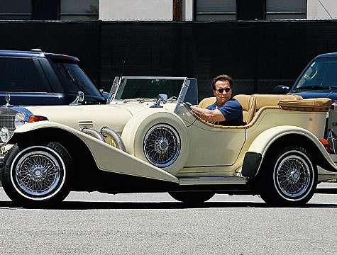 Арнольд Шварценеггер считается королем олдтаймеров. В его гараже свыше сотни старинных автомобилей.