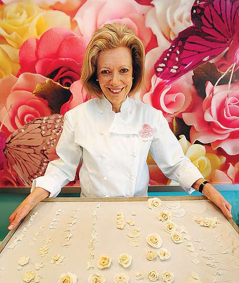 Фиона Кэйрнс испечет многоярусный классический торт по вкусу и дизайну Кейт Миддлтон.