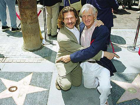 В 1994 году Джефф Бриджес получил звезду на Аллее славы в Голливуде рядом со звездой своего отца — актера Ллойда Бриджеса.