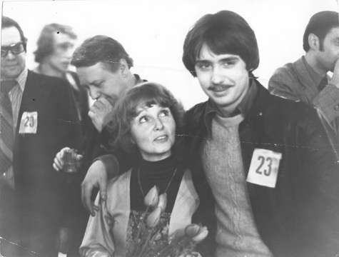 Антон с матерью, актрисой Людмилой Крыловой.