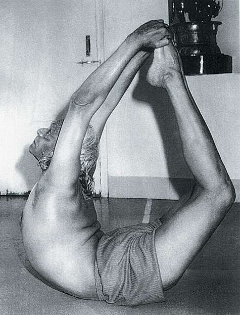 В 1966 году была опубликована книга Айенгара Light on Yoga, которая стала международным бестселлером. Ее называют Библией йоги. Фото предаствлены YOGA PRAСTIKA, EastNews.