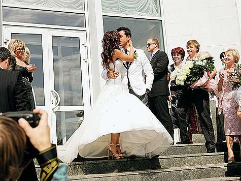 Ани и Мурат расписались в Киеве в августе 2009 года. А саму свадьбу с размахом сыграли на родине жениха, в Анталье.