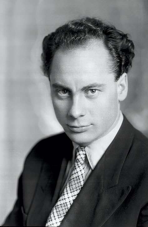 Евгений Ташков самые яркие роли в своих картинах подарил своим женам. Евгений Ташков самые яркие роли в своих картинах подарил своим женам.