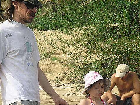 Найк Борзов растит будущую артистку: Виктория в 4 года уже играла на губной гармошке, сейчас сама пишет песни и их исполняет.