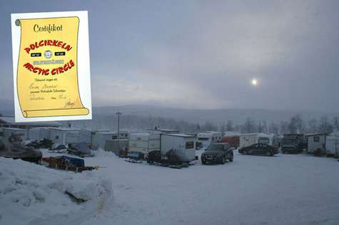 Образ «сбежавшей невесты» для костюмеров не был сложным: готовый наряд просто приобрели в магазине. Образ «сбежавшей невесты» для костюмеров не был сложным: готовый наряд просто приобрели в магазине.