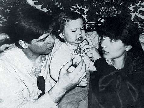 Молодая семья Ирины и Андриса и их первенец, которого назвали в честь отца — Андрисом.