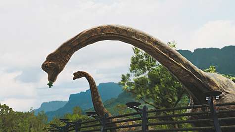 Продюсер Стивен Спилберг поставил условие: ни один из динозавров «Терра Новы» не должен быть похож на динозавров из «Парка Юрского периода».