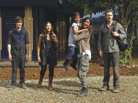 Семья Шеннон — Джим, Элизабет и их дети Джош, Мэдди и Зои переселяются из 2149 года на 85 миллионов лет назад, чтобы принять участие в эксперименте по восстановлению человеческой цивилизации.