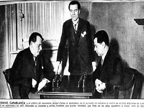 За шахматным столом А. Алехин и Х. Капабланка.