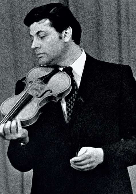Играть на скрипке Александр учился с детства и ненавидел это занятие люто, особенно сольфеджио.