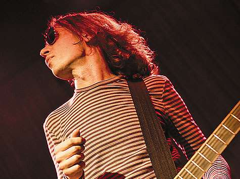 Найк Борзов готов использовать «пиратские» методы и собственноручно выложить свой новый альбом «Изнутри» в Сети. Лишь бы народ слушал.