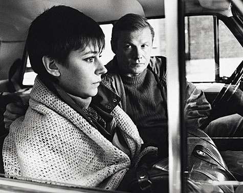 Говорят, Валуцкий в сценарии к знаменитому фильму описал свою собственную историю. Говорят, Валуцкий в сценарии к знаменитому фильму описал свою собственную историю.