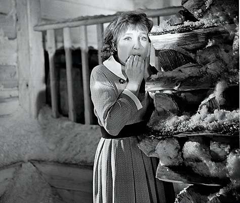 Надежда Румянцева хоть и была начинающей актрисой, тем не менее вела себя со звездным Рыбниковым очень сурово: могла отчитать его за опоздание, к примеру.