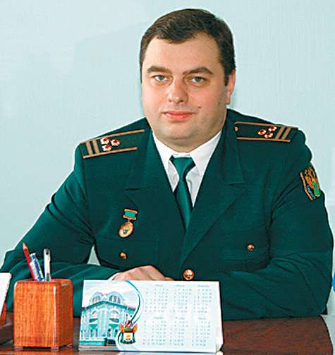 Старший сын Валерий Анатольевич возглавляет таможню Башкортостана.