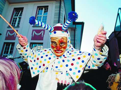 Театрализованные шествия — неотъемлемая часть швейцарской жизни. Театрализованные шествия — неотъемлемая часть швейцарской жизни.