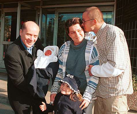 Актер с сыном Павлом, внуками Полиной и Георгием.