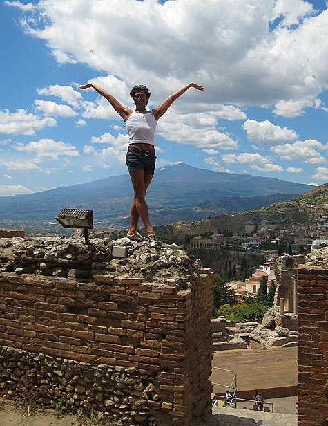 Получив серьезную травму ноги, премьер понял, что жизнь гораздо шире, чем балет. ...И перестал бояться экстрима. Получив серьезную травму ноги, премьер понял, что жизнь гораздо шире, чем балет. ...И перестал бояться экстрима.