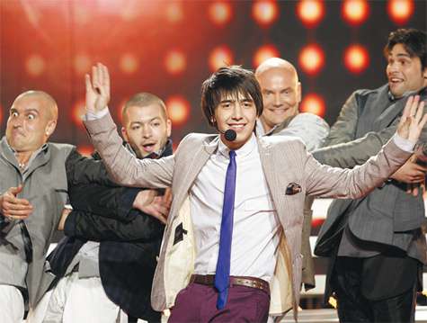 Участник из Екатеринбурга Эркин Холматов продолжает участие в конкурсе и ждет поддержки телезрителей. Фото: Алексей Ладыгин. Участник из Екатеринбурга Эркин Холматов продолжает участие в конкурсе и ждет поддержки телезрителей. Фото: Алексей Ладыгин.