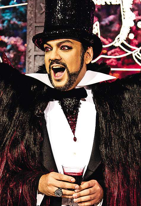 Филипп Киркоров перевоплотится в графа Дракулу и примерит золотое убранство Тутанхамона.