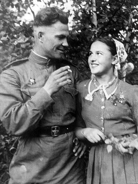 Леша и Таня в 43-м.