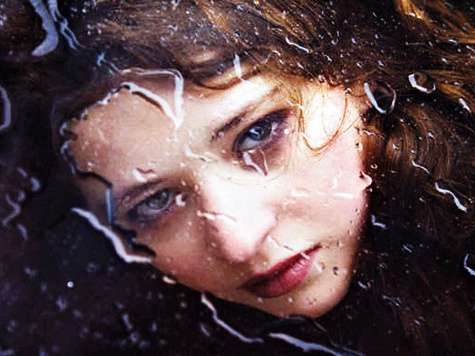 «Мне всегда больно видеть, как мама страдает. Я восхищаюсь ей как актрисой, но при этом прежде всего остаюсь ее дочерью». «Мне всегда больно видеть, как мама страдает. Я восхищаюсь ей как актрисой, но при этом прежде всего остаюсь ее дочерью».