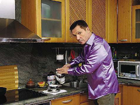 Телеведущий придерживается здорового образа жизни: три раза в неделю посещает спортзал, следит за питанием и старается как следует высыпаться. фото: Владимир Чистяков Телеведущий придерживается здорового образа жизни: три раза в неделю посещает спортзал, следит за питанием и старается как следует высыпаться. фото: Владимир Чистяков