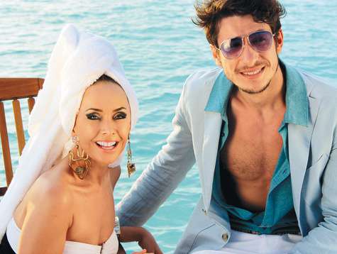 Сюжет клипа — современная история Бонни и Клайда. Роль влюбленного преступника сыграл начинающий актер Артем Душкин, известный по фильму «Неадекватные люди».