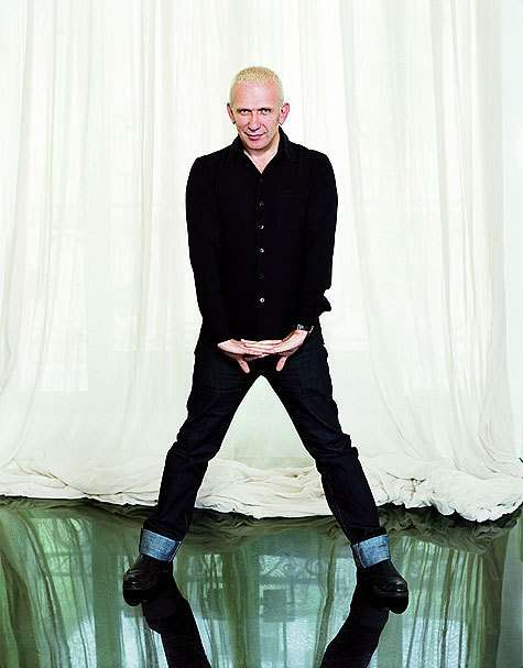 Дизайнер Жан Поль Готье пусть и скопировал идею Эльзы Скьяпарелли, но сделал это талантливо.