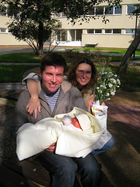 В прошлом году у Зои и Алексея родилась дочка Варя.