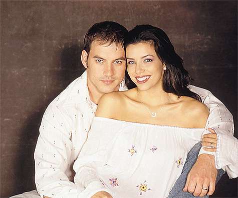 До встречи с Тони Паркером, с 2002 по 2004 год, актриса была замужем за звездой сериала «Главный госпиталь» актером Тайлером Кристофером.