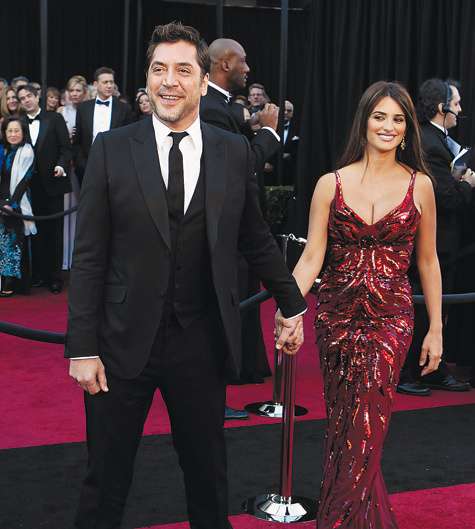 Уже через месяц после рождения сына Лео супруги Пенелопа Крус и Хавьер Бардем красовались на красной дорожке церемонии «Оскар»-2011.