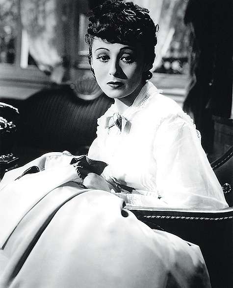 Гурченко назвали в честь киногероини Люси из одного приключенческого голливудского фильма. Но в роддоме молодым родителям сказали, что такого советского имени нет, и предложили Людмила.