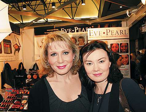 Спецкор Татьяна Ашакова с визажистом Ив Перл. Спецкор Татьяна Ашакова с визажистом Ив Перл.