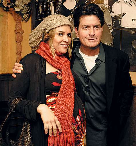 Третья жена актера — Брук Мюллер. Несмотря на недолгую совместную жизнь (их брак продержался чуть больше года), у Чарли и Брук родились двое близнецов — Боб и Макс. Третья жена актера — Брук Мюллер. Несмотря на недолгую совместную жизнь (их брак продержался чуть больше года), у Чарли и Брук родились двое близнецов — Боб и Макс.