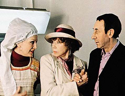 Надежда Репина (слева) в фильме «По семейным обстоятельствам». Надежда Репина (слева) в фильме «По семейным обстоятельствам».