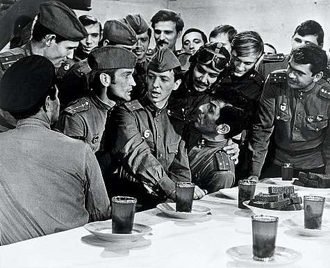 Многие роли в картине исполнили совсем еще дети – студенты театрального института. Но у них был достойный учитель – ведь главную роль в фильме сыграл сам Леонид Быков!