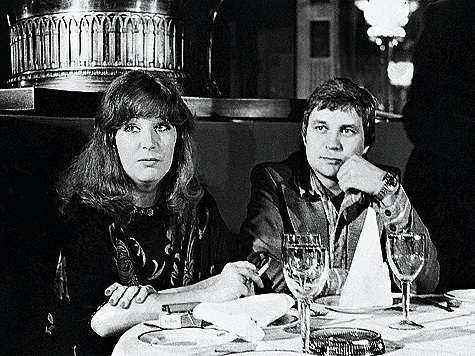 До встречи с Аллой Александр уже был женат – на актрисе Наталье Богуновой.