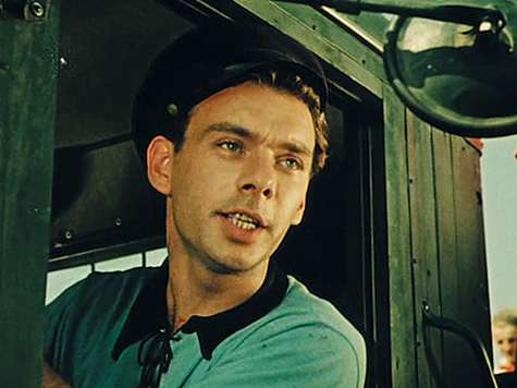 Чтобы снять сцену, когда грузовик Баталова врезается в кирпичи, была построена настоящая стена. Киношники долго искали машину, предназначенную после аварии для списания. Потом ее отремонтировали, чтобы она смогла проехать хоть сколько-то метров. На лобово