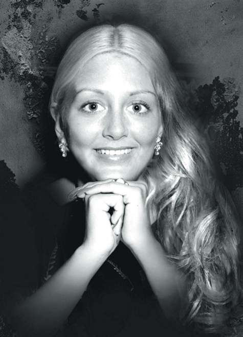 Популярность «Дневников вампиров» началась с романов Лизы Джейн Смит.