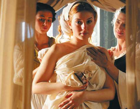 На роль Лукреции требовалась актриса, которая хорошо справилась бы с возрастной ролью, сыграв как 12-летнюю, так и 19-летнюю героиню. Ею стала Холлидей Грэйнджер.