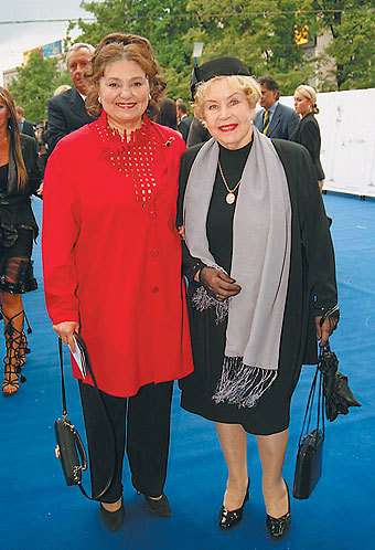 С мамой Инной Макаровой.