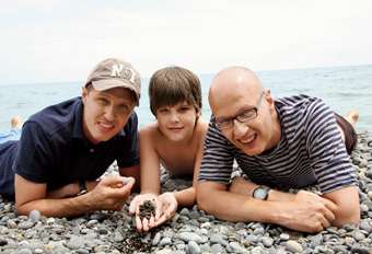 Гриша с папой и дядей Вадимом.Сейчас трудно догадаться, что братья Верники – близнецы...