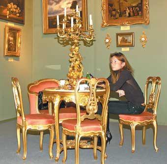 История в столах и стульях