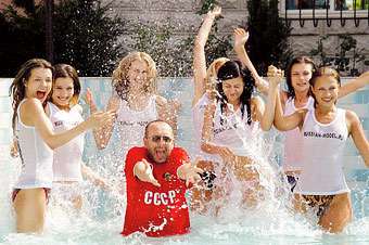 «Модельный продюсер» и его цыпочки и в кризис радуются жизни. 