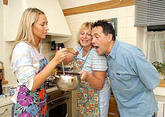 После того как бывший муж перечеркнул 25 лет счастливого брака, Альбина все еще верит, что он вернется к ней.