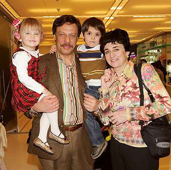 Перед тем как усыновить двойняшек, адвокат Барщевский посоветовался с друзьями-психологами.