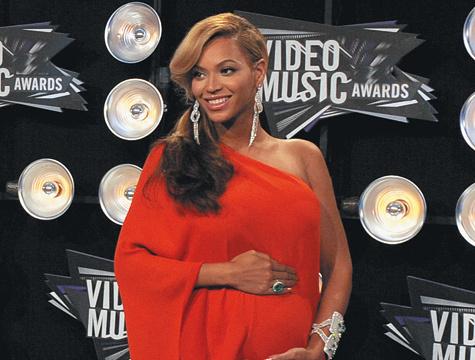 10 самых обсуждаемых звезд шоу-бизнеса в Европе и США