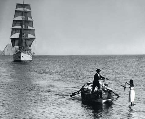 Фильм «Алые паруса» снимали в Ялте, Коктебеле, Баку и Пицунде. Из Одессы для работы над фильмом была выписана баркентина «Альфа». Фото: Совэкспортфильм.