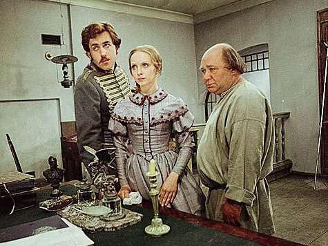 Герои-вольнодумцы в исполнении Леонова, Садальского и Мазуркевич так убедительно обличали царских сатрапов, что коммунисты стеной встали на защиту жандармерии!